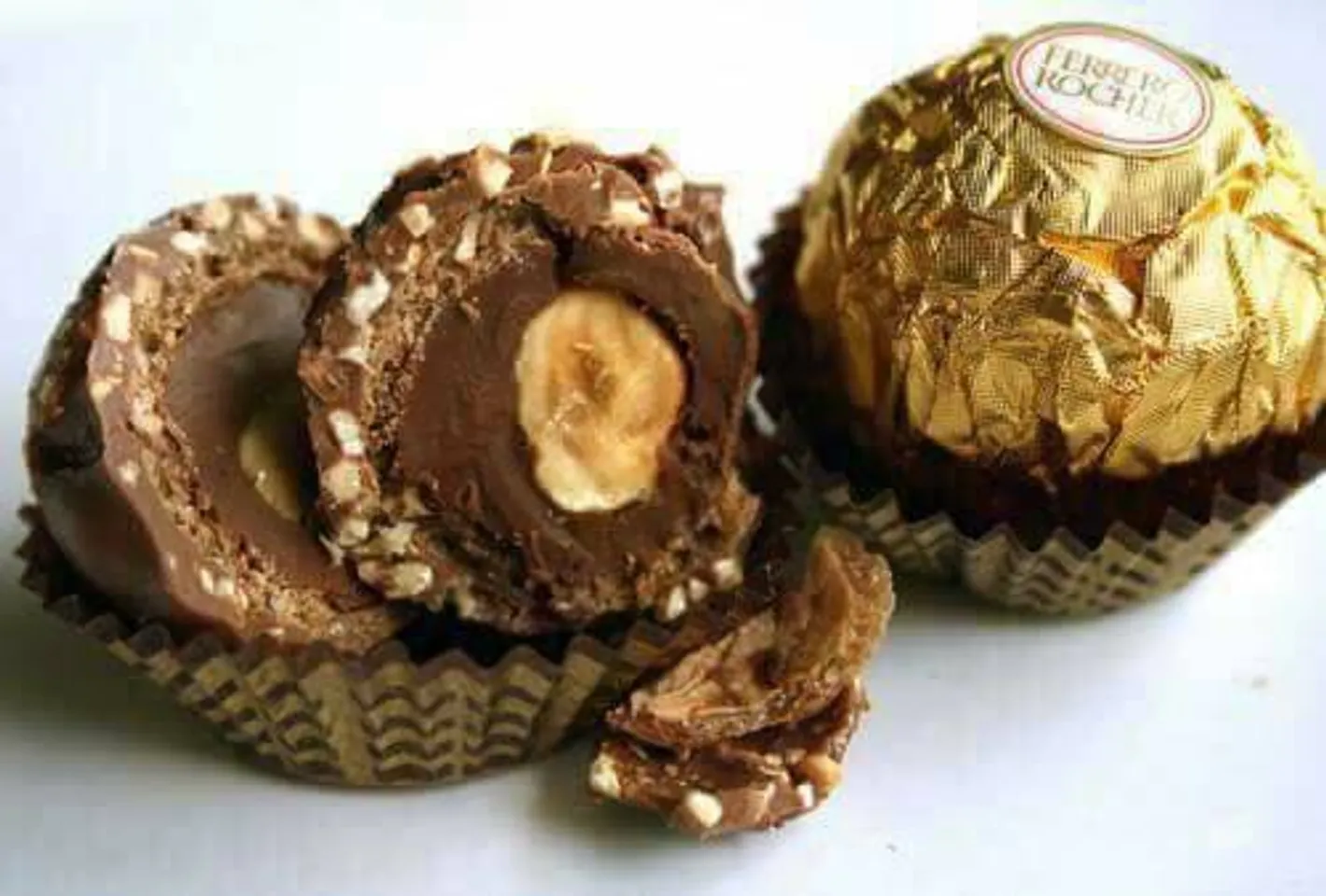 Kẹo Sôcôla nhân kem hạt dẻ Ferrero Rocher – 16 viên/hộp 200g 2