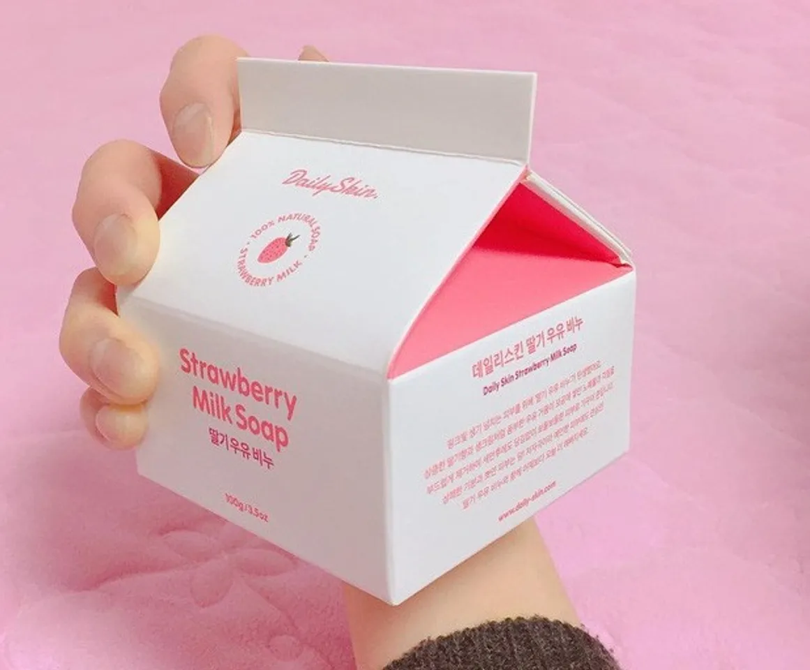 Xà phòng trị mụn Hàn Quốc Strawberry Milk Soap 1