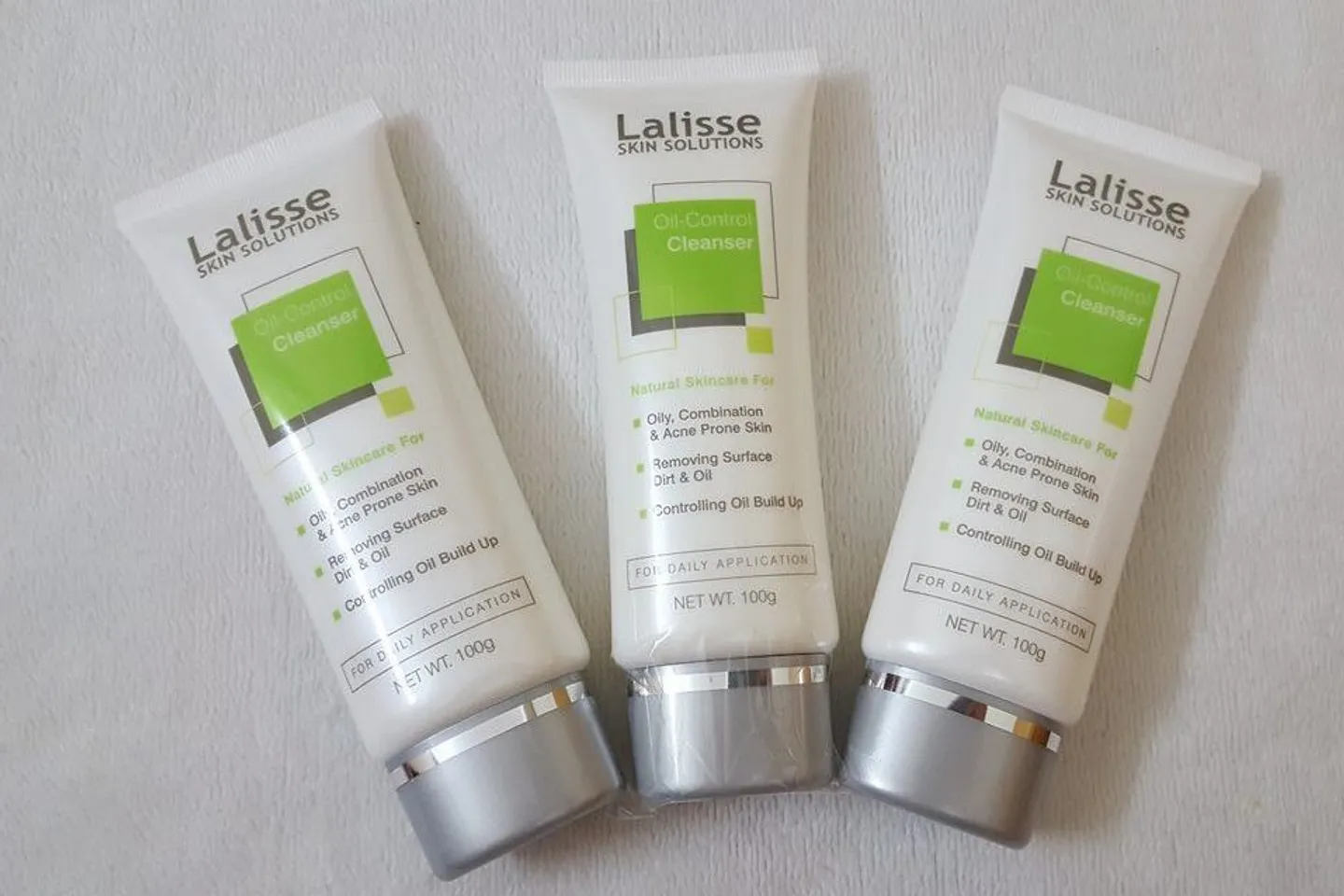 Lalisse Oil-Control Cleanser không làm khô da hay gây kích ứng da như sữa rửa mặt truyền thống