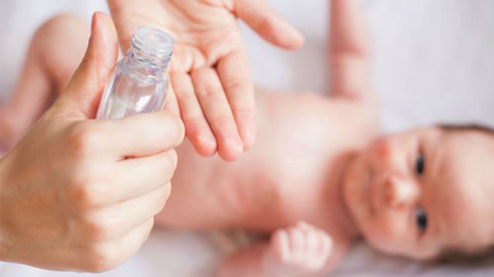 Bỏ t&uacute;i c&aacute;ch chữa nghẹt mũi ở trẻ sơ sinh gi&uacute;p mẹ chăm con tốt hơn 4