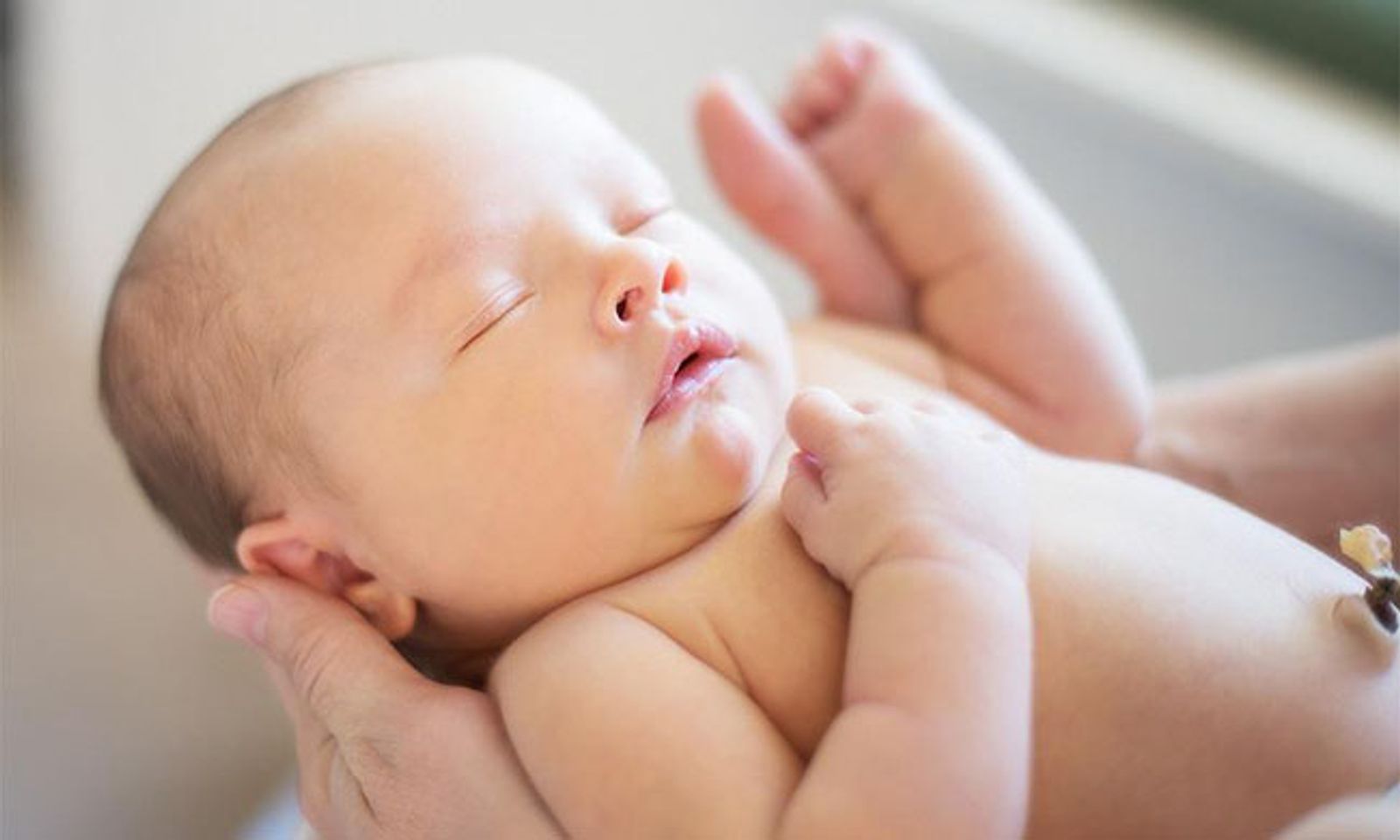 Bỏ t&uacute;i c&aacute;ch chữa nghẹt mũi ở trẻ sơ sinh gi&uacute;p mẹ chăm con tốt hơn 1