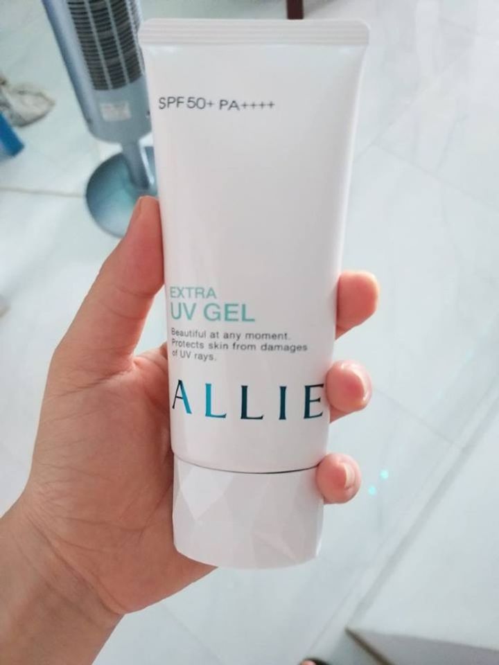 Kiểu d&aacute;ng v&agrave; m&agrave;u sắc sản phẩm kem chống nắng Allie
