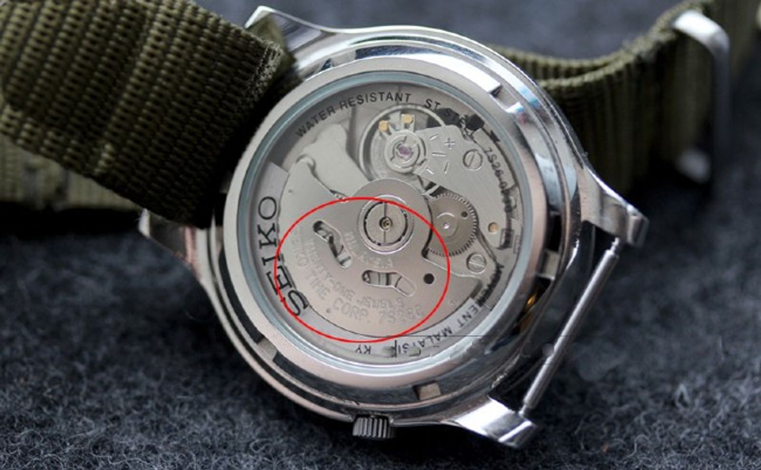 [NEWS] Cách phân biệt đồng hồ Seiko 5 quân đội Auth và Fake