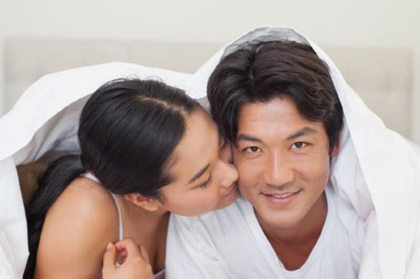 Khi &acirc;n &aacute;i ch&agrave;ng th&iacute;ch được vuốt t&oacute;c