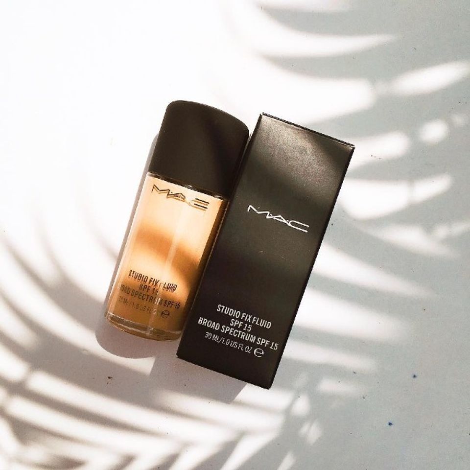 Kem nền MAC Studio Fix Fluid với SPF15