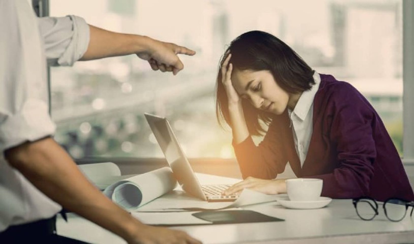 Stress dẫn đến rụng t&oacute;c