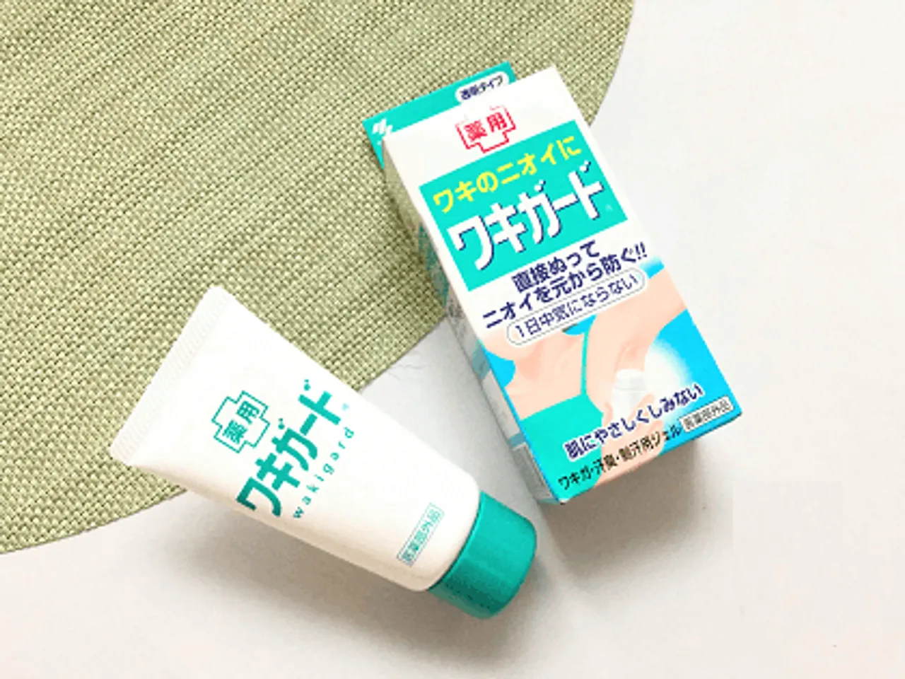 Lăn khử mùi Kobayashi Nhật Bản dạng gel lành tính chăm sóc da dịu nhẹ, tự nhiên