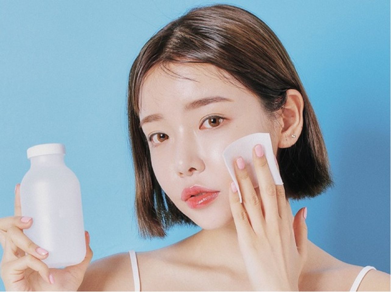 L&agrave;m sạch da mặt trước khi đắp mặt nạ giấy
