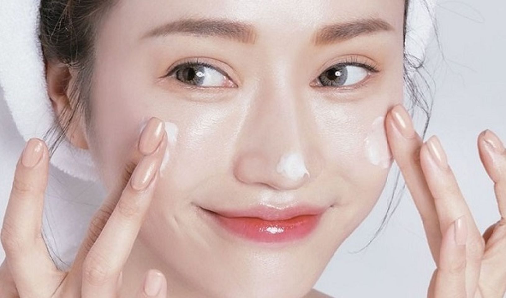 kh&oacute;a ẩm sau khi đắp mặt nạ