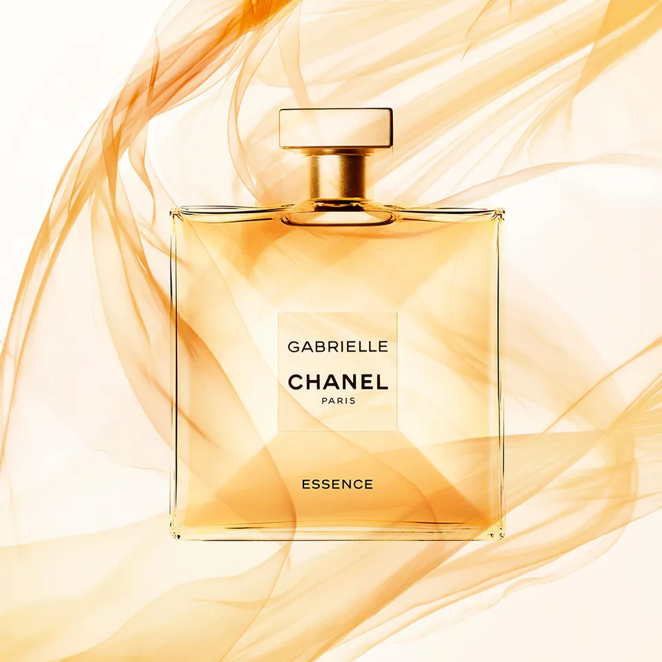 Nước hoa nữ Chanel Gabrielle Essence thiết kế với tông màu vàng ấm áp là chủ đạo
