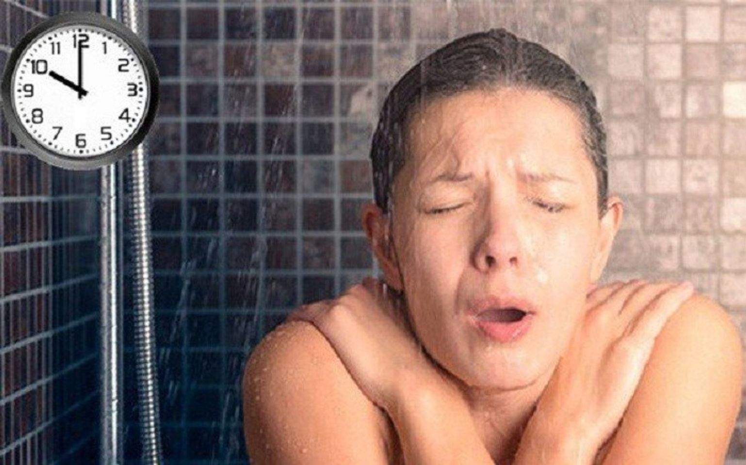 Tr&aacute;nh tắm muộn, thức khuya g&acirc;y n&ecirc;n nguy cơ đột quỵ cao