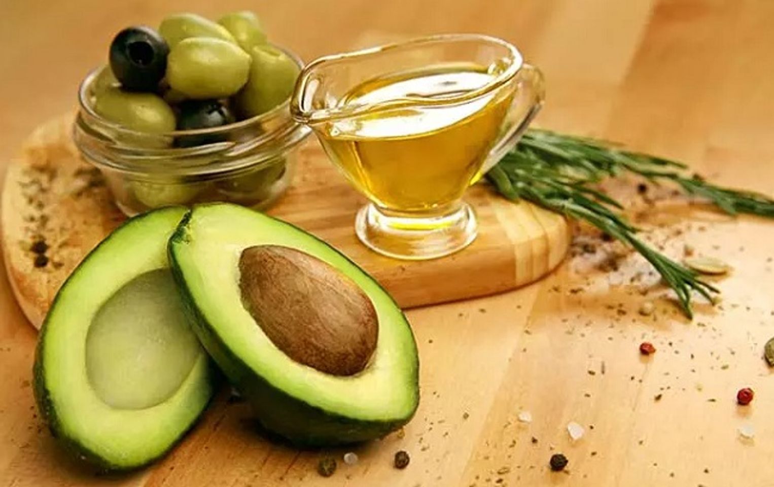 C&aacute;ch l&agrave;m mặt nạ bơ v&agrave; dầu oliu