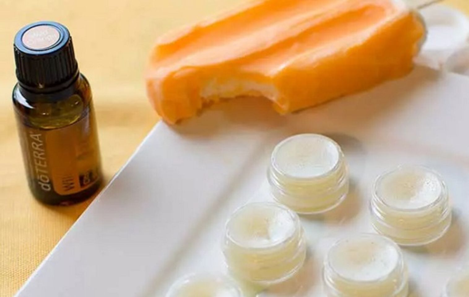 C&aacute;ch l&agrave;m son dưỡng từ tinh dầu cam