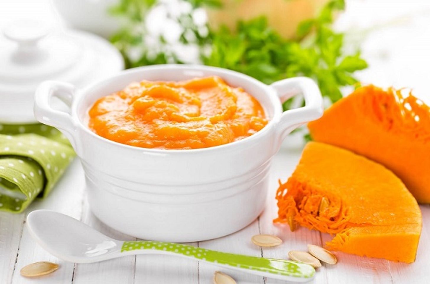 C&aacute;ch l&agrave;m trắng da bằng bia v&agrave; b&iacute; đỏ