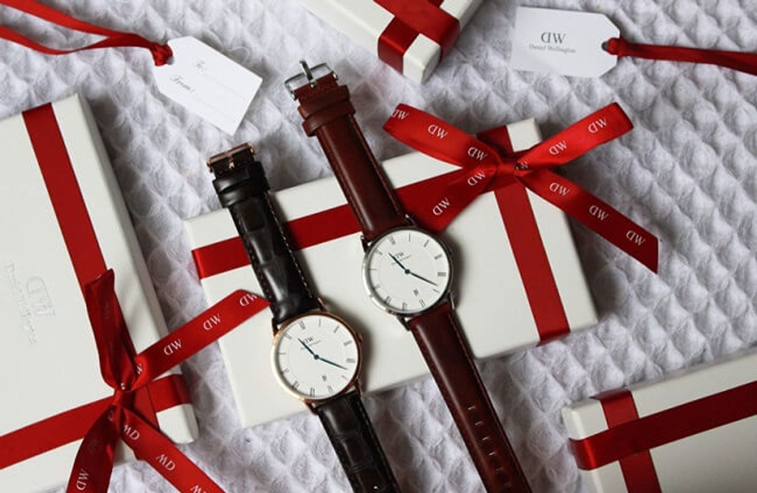 Đồng hồ - qu&agrave; Valentine cho bạn g&aacute;i