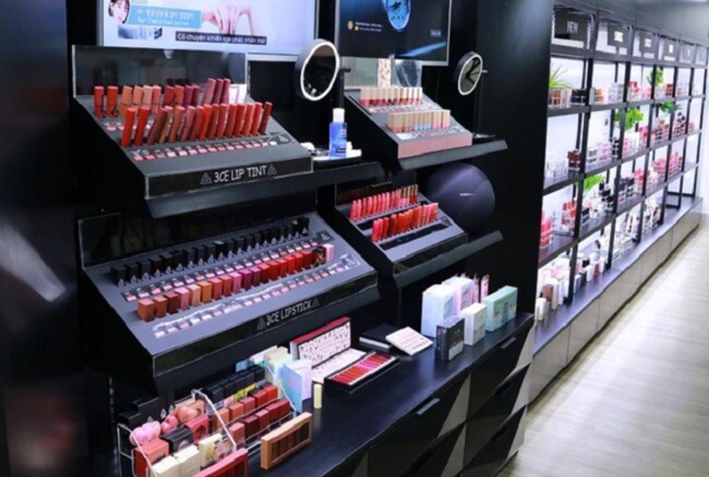Thoải m&aacute;i thử son tại BBOX Studio