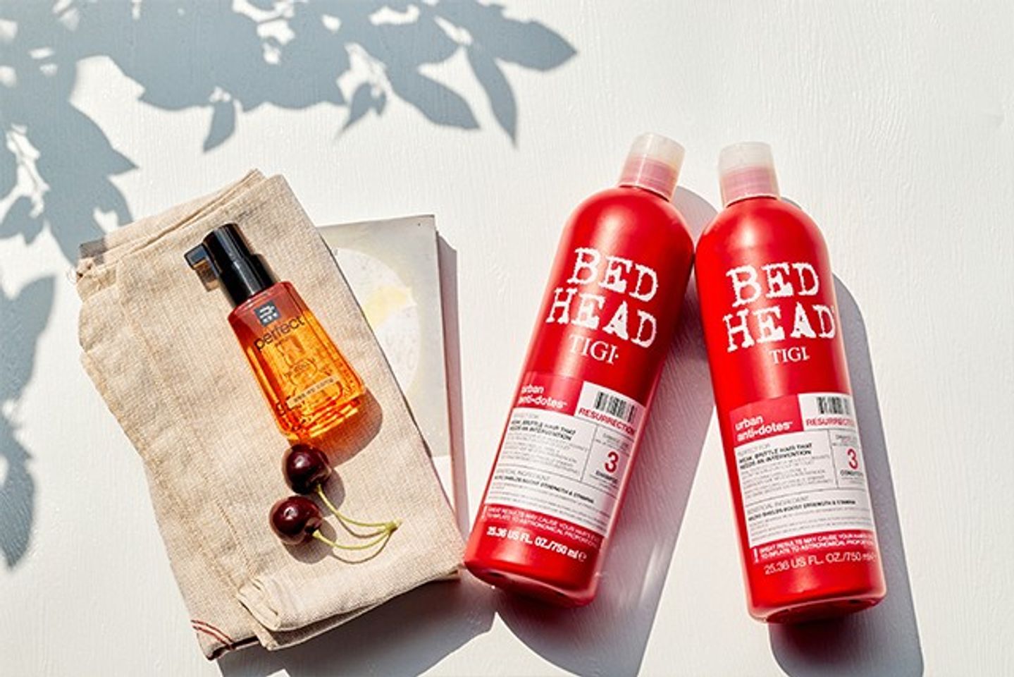 Bed Head Tigi đỏ c&oacute; bao b&igrave; m&agrave;u đỏ tươi bắt mắt