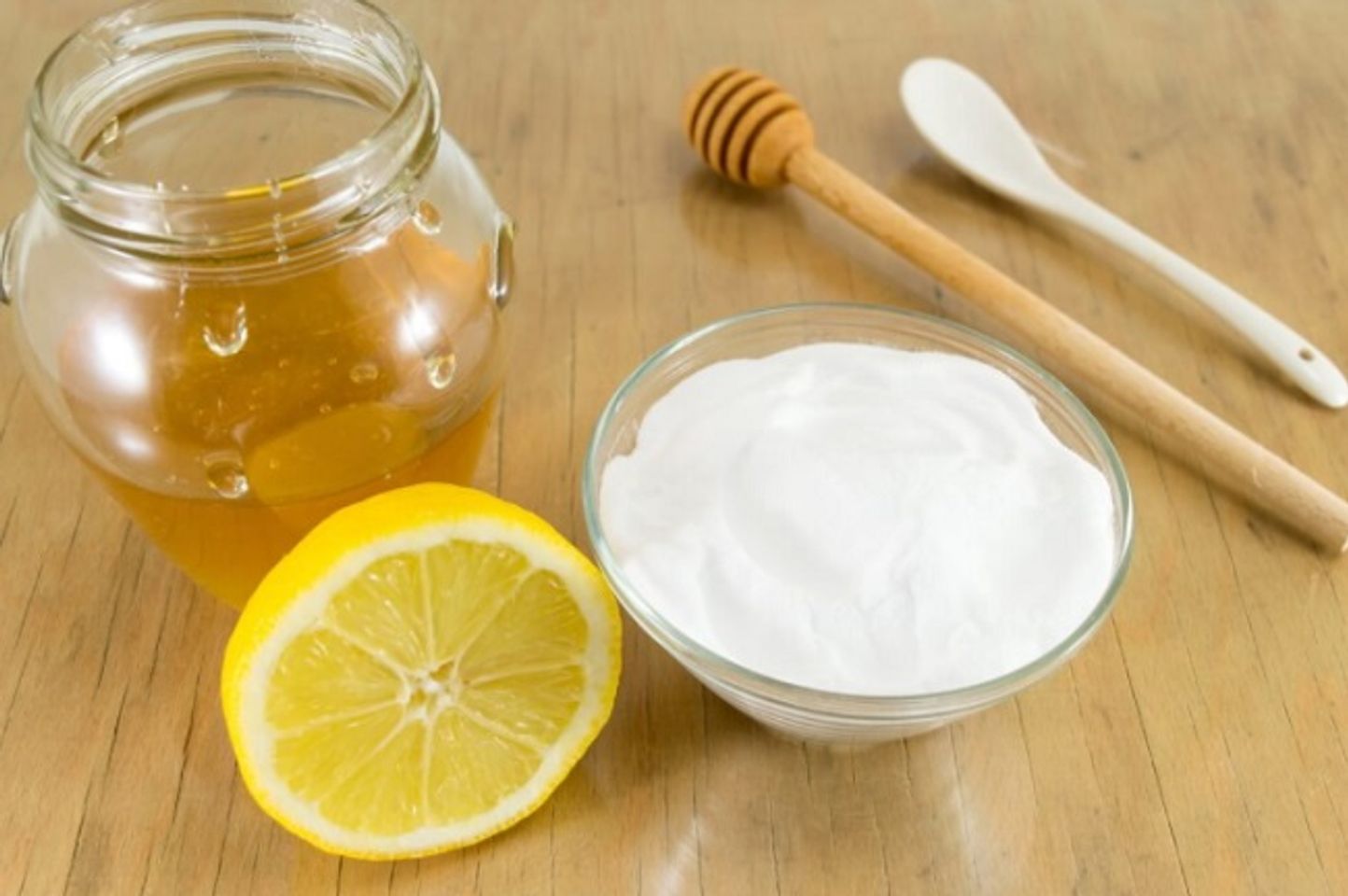 C&aacute;ch tẩy tế b&agrave;o chết da mặt bằng baking soda v&agrave; mật ong