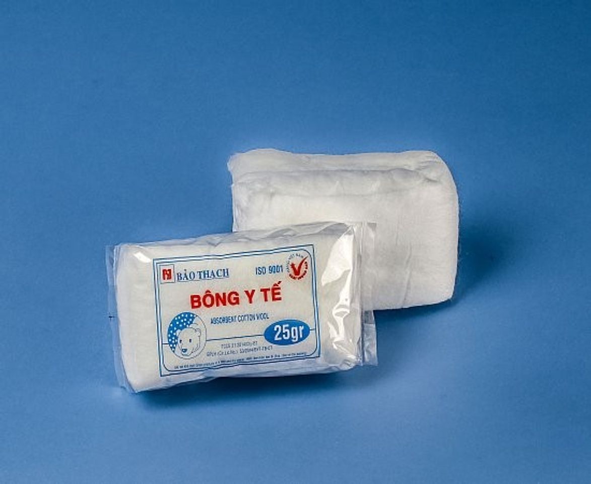 B&ocirc;ng y tế l&agrave; gợi &yacute; hay để thực hiện c&aacute;ch tẩy trang khi kh&ocirc;ng c&oacute; nước tẩy trang