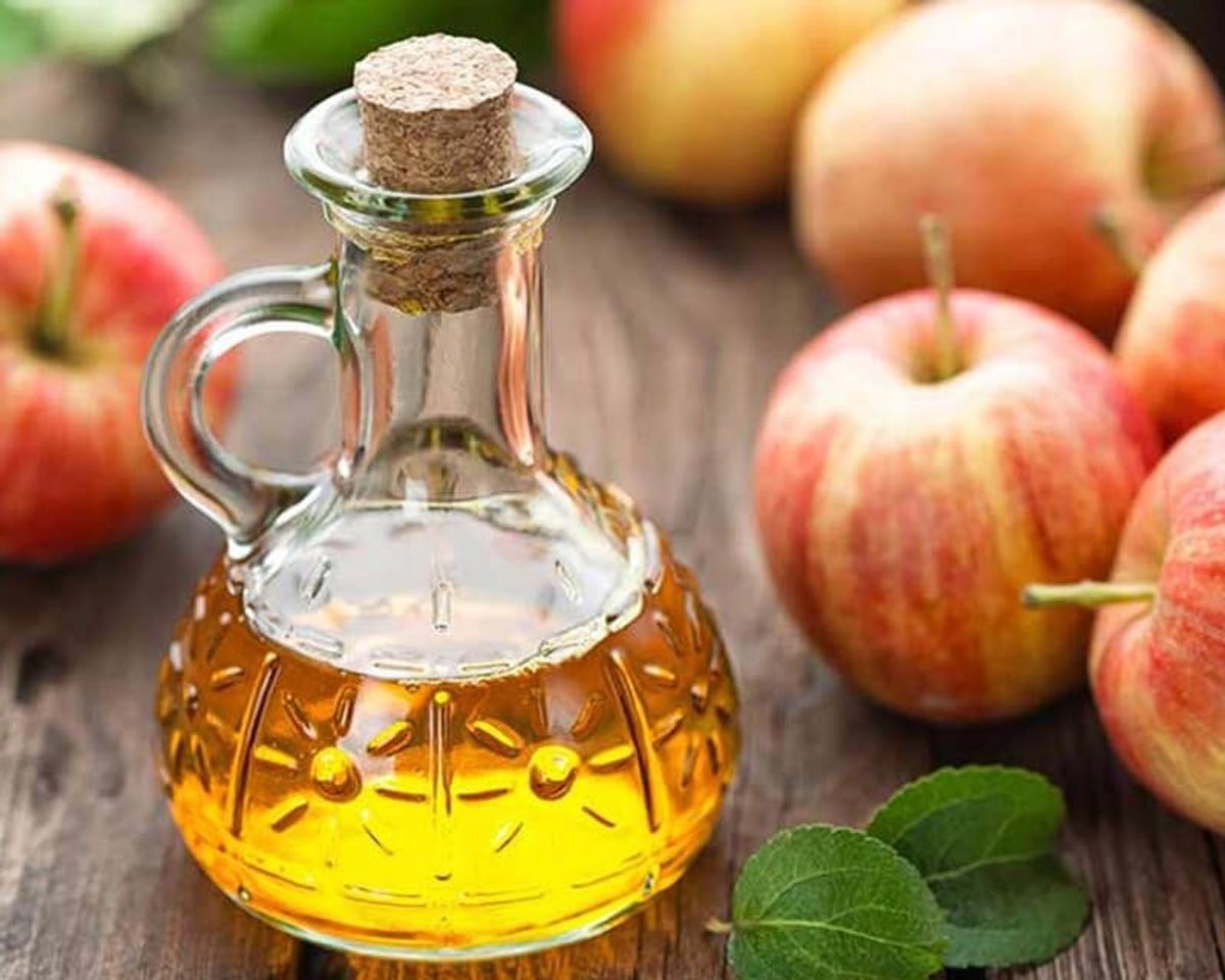 c&aacute;ch tẩy trang khi kh&ocirc;ng c&oacute; nước tẩy trang bằng giấm t&aacute;o