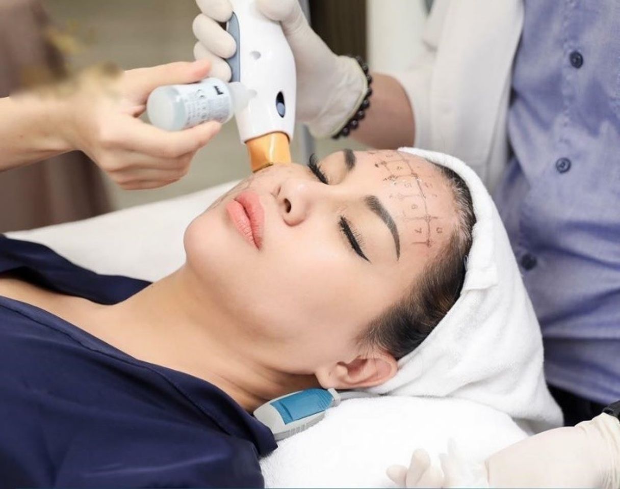 Sử dụng tới c&ocirc;ng nghệ trị da kh&ocirc;ng đều cao cấp