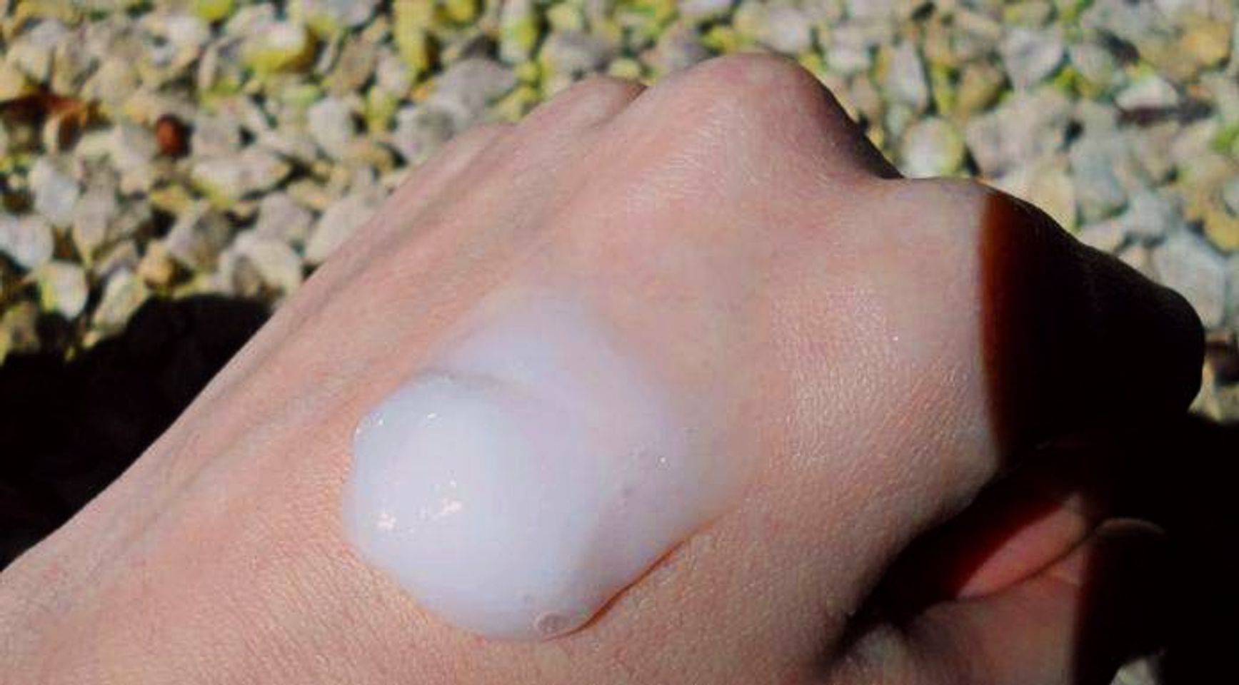 Cấu tr&uacute;c của dầu gội tigi đỏ c&oacute; dạng m&agrave;u trắng như sữa