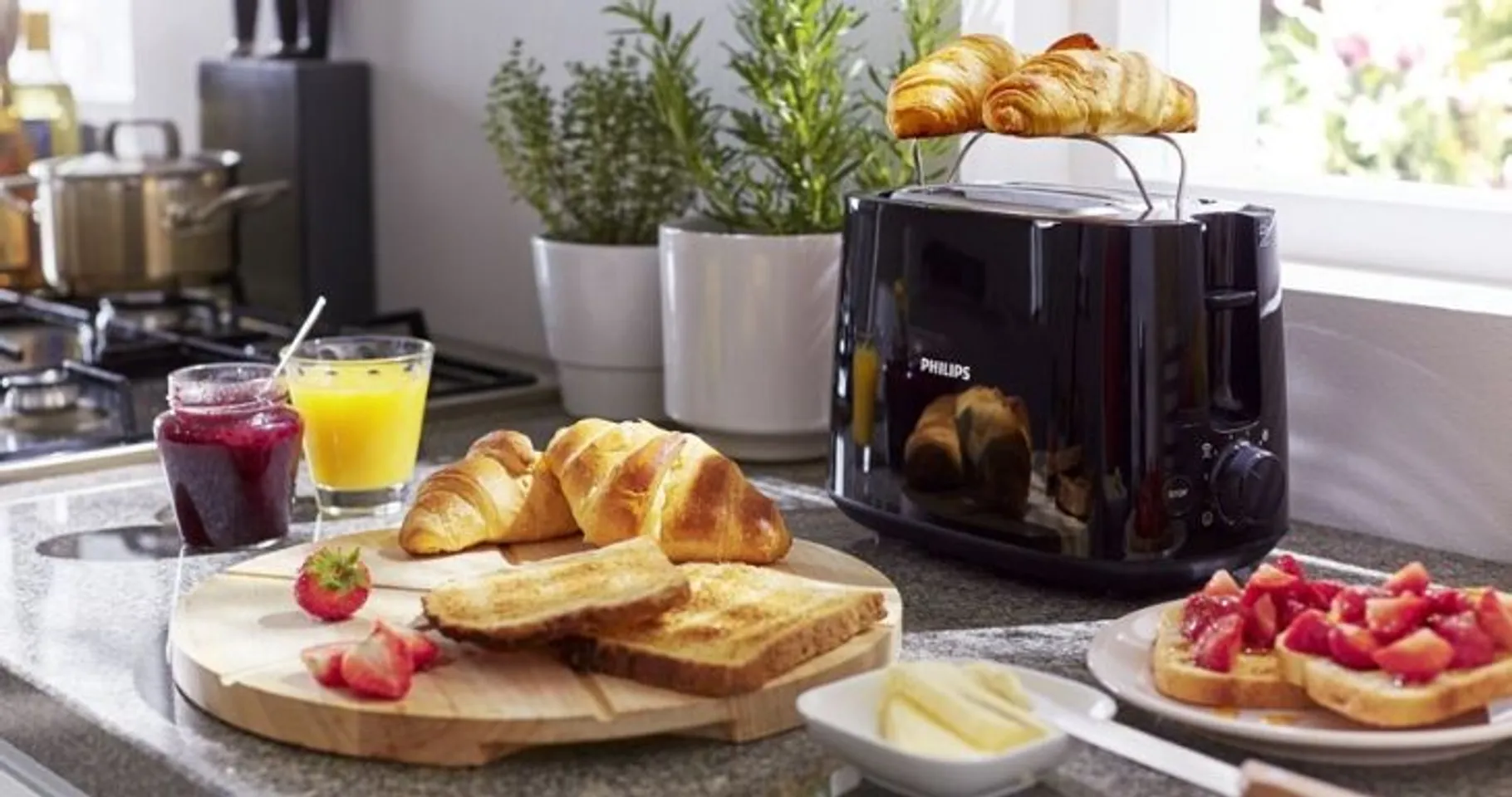 Máy nướng bánh mì Electrolux ETS3505 hỗ trợ chuẩn bị bữa sáng thơm ngon