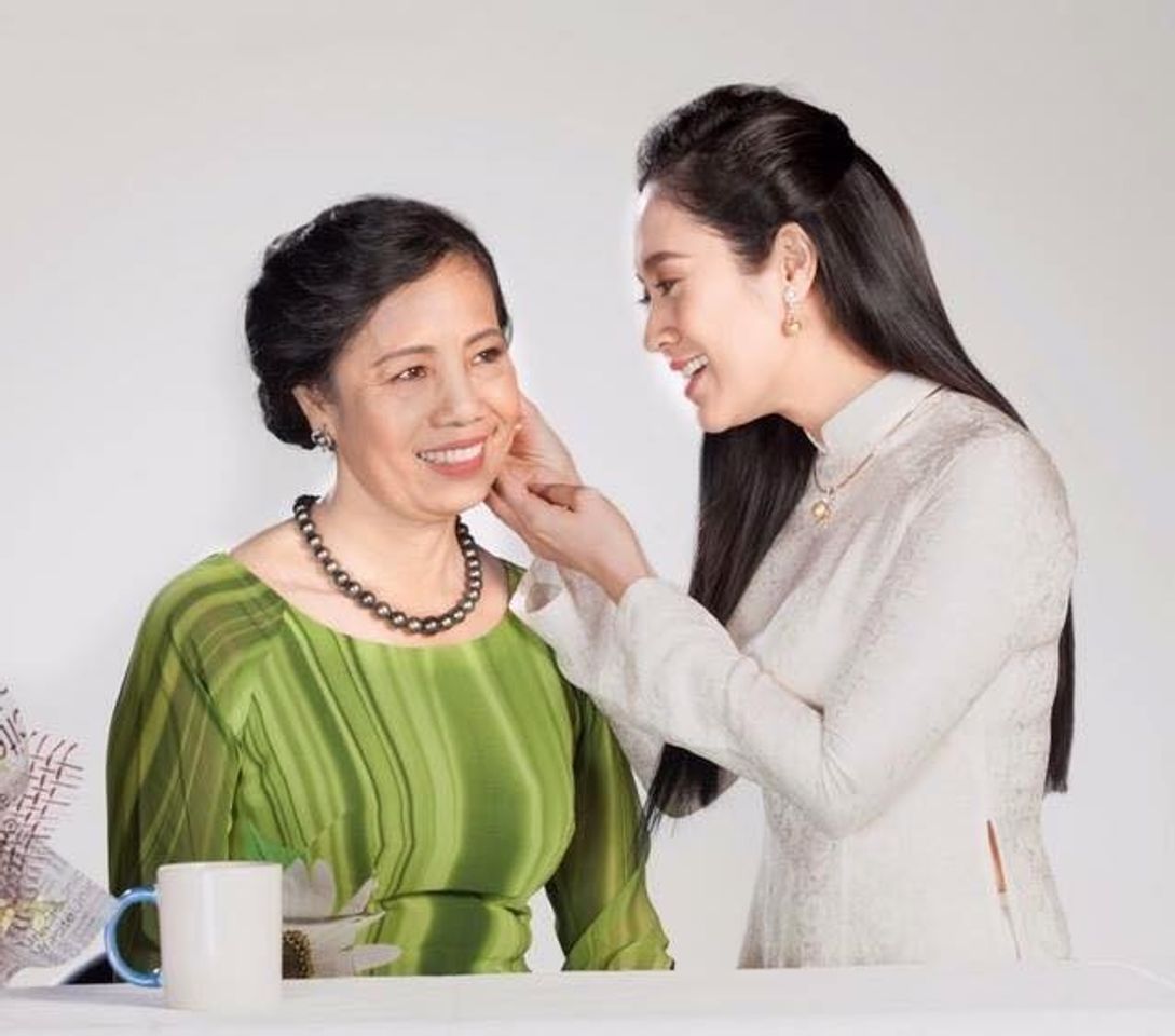 Trang sức - đ&aacute; qu&yacute; l&agrave; m&oacute;n qu&agrave; cho mẹ 8/3 trở n&ecirc;n &yacute; nghĩa hơn
