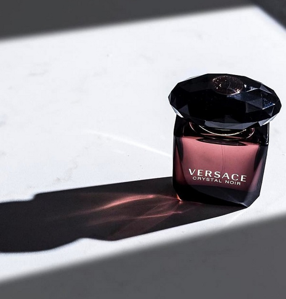 Nước hoa nữ Versace Crystal Noir EDT quyến rũ