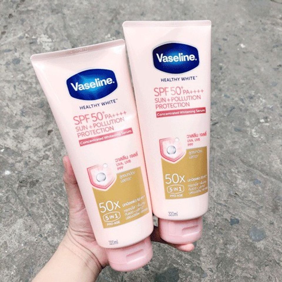 Review sữa dưỡng thể vaseline 50x c&oacute; bao b&igrave; dễ sử dụng, l&agrave;nh t&iacute;nh cho sản phẩm