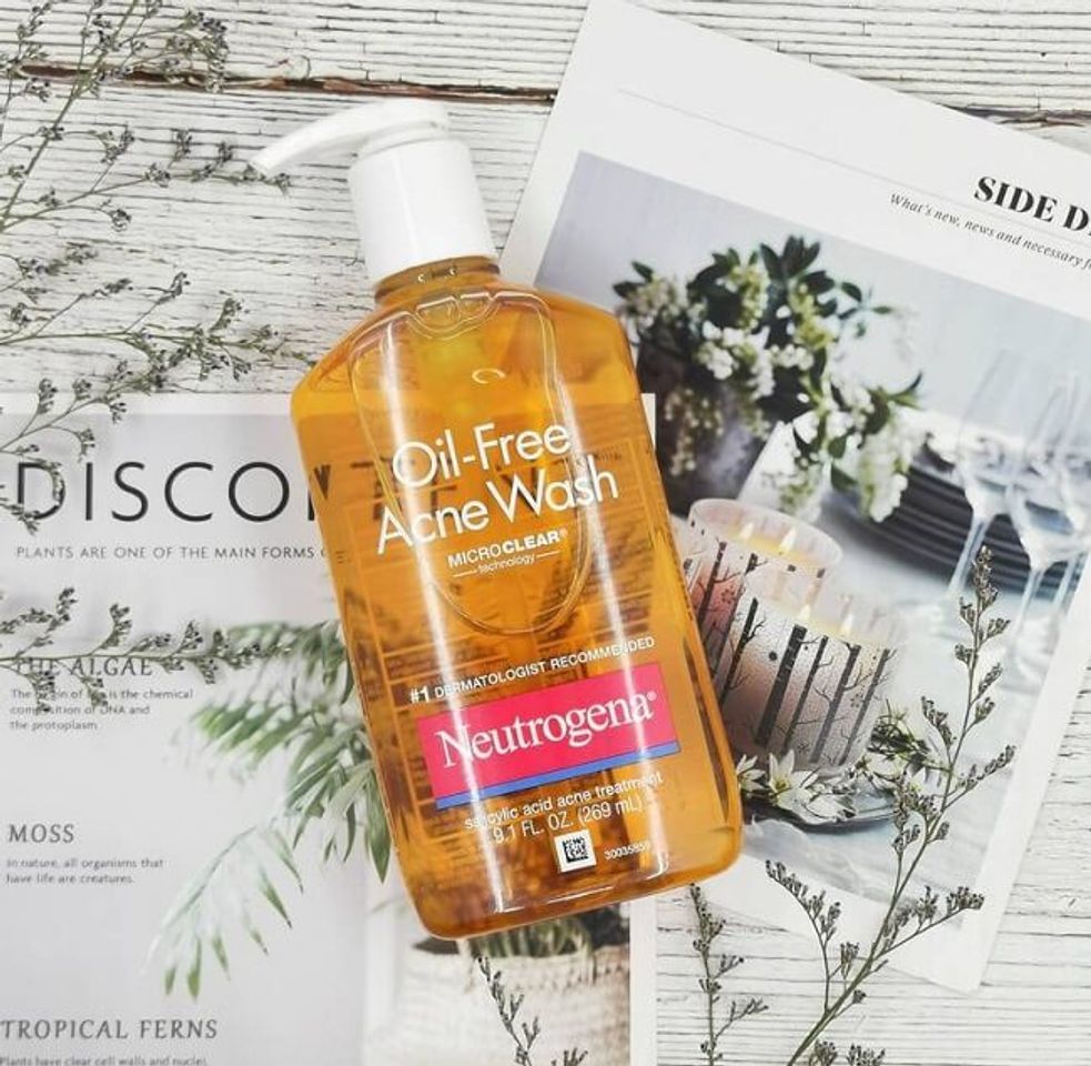 Sữa rửa mặt Neutrogena Oil-Free Acne Wash