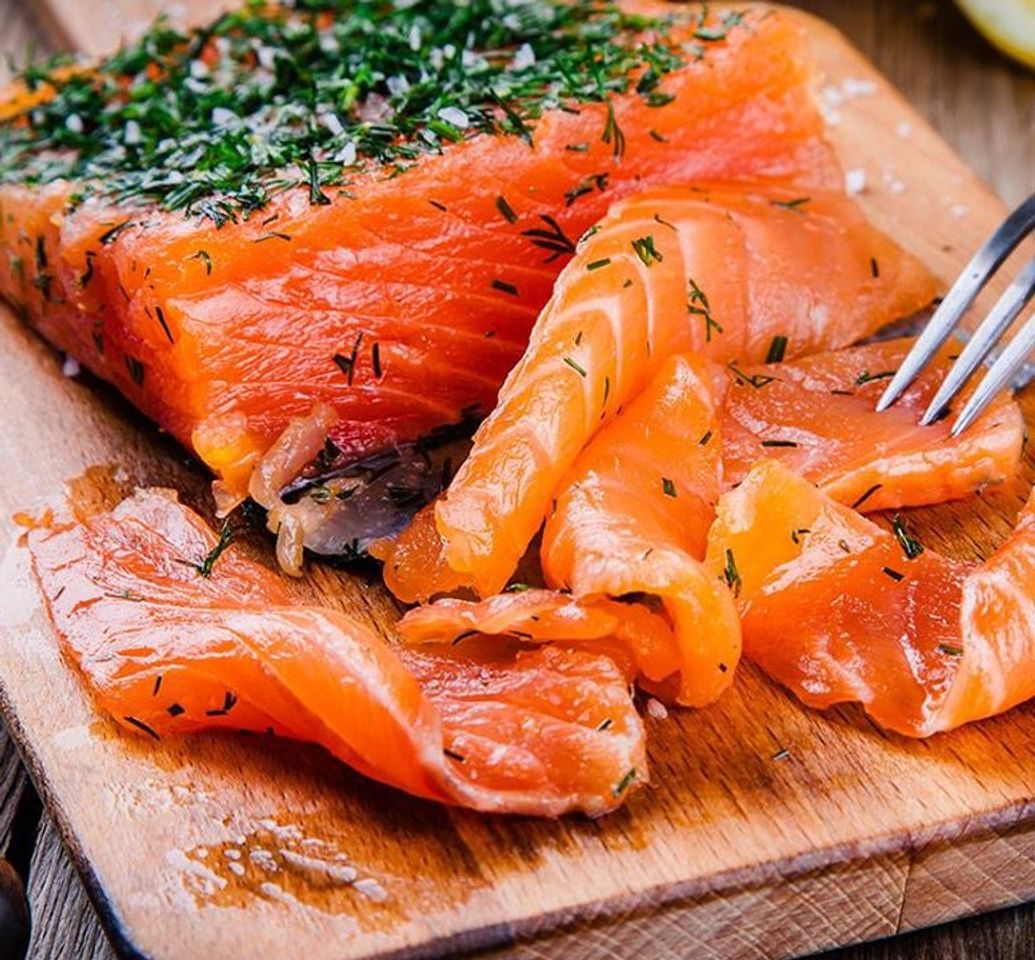 C&aacute; hồi v&agrave; c&aacute; m&ograve;i l&agrave; thực phẩm gi&agrave;u canxi cho b&eacute; 