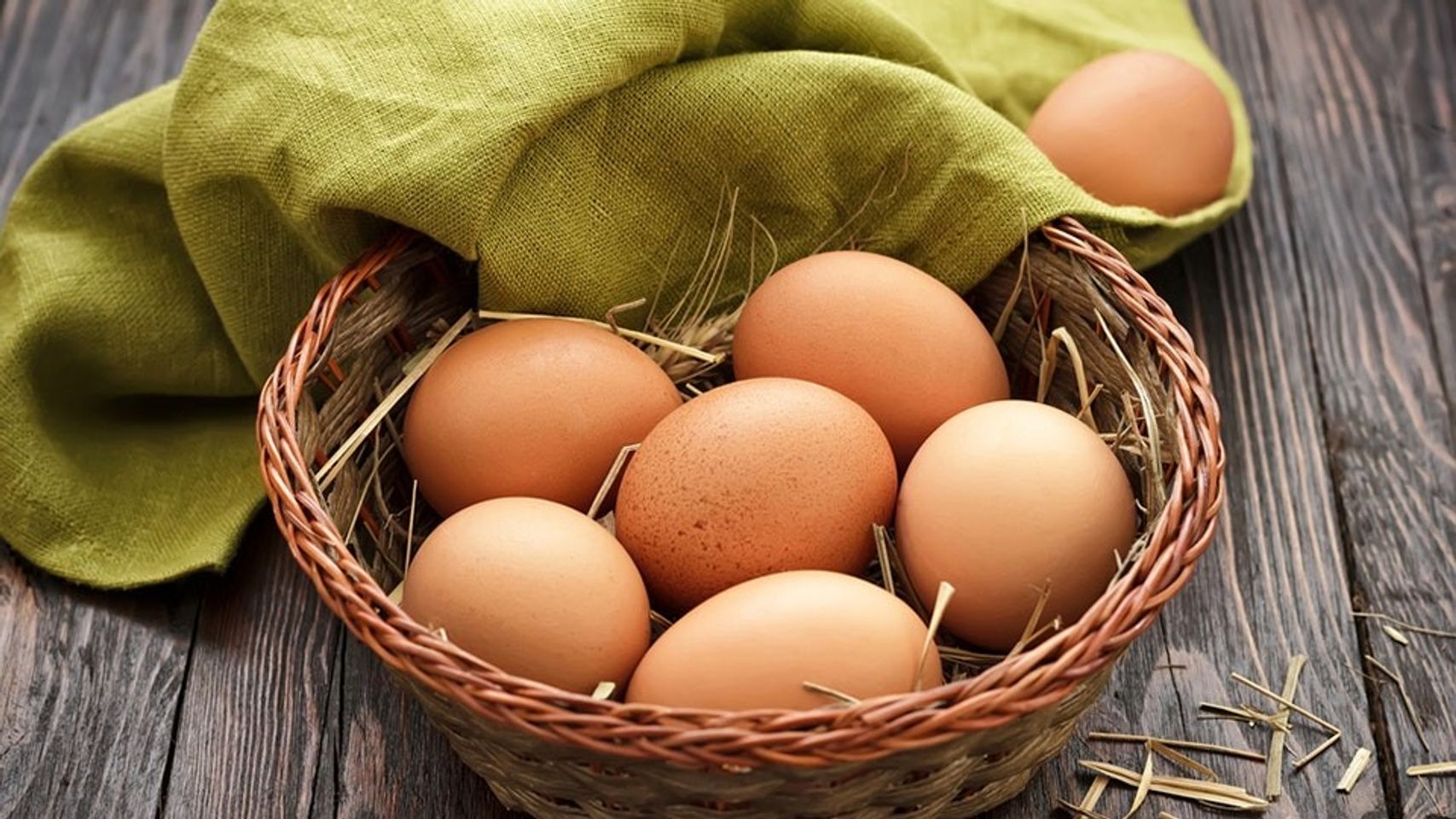 Ăn trứng gi&uacute;p b&eacute; c&oacute; th&ecirc;m canxi mỗi ng&agrave;y