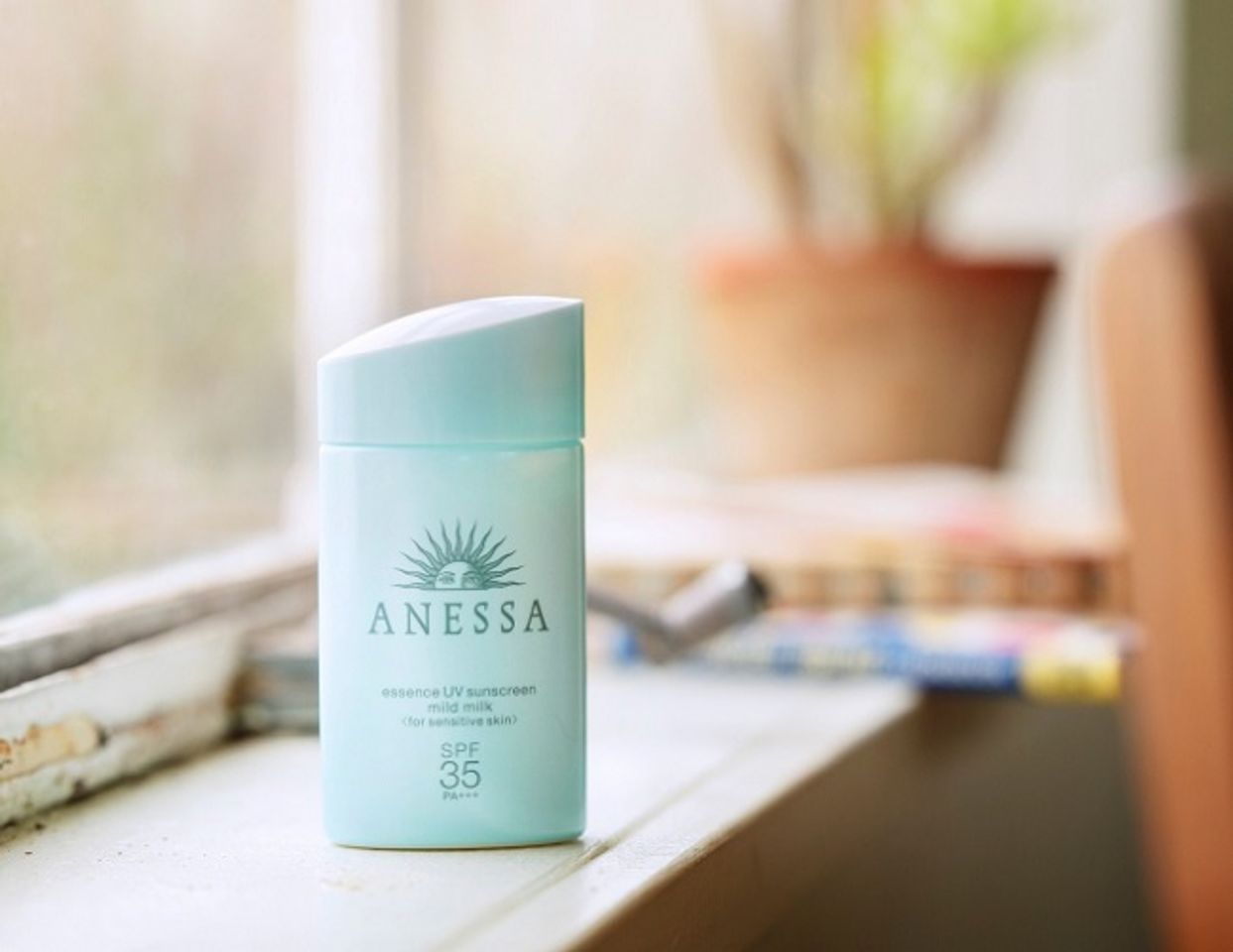 Kem chống nắng Anessa d&agrave;nh cho da dầu mụn nhạy cảm Essence UV Sunscreen Mild Milk