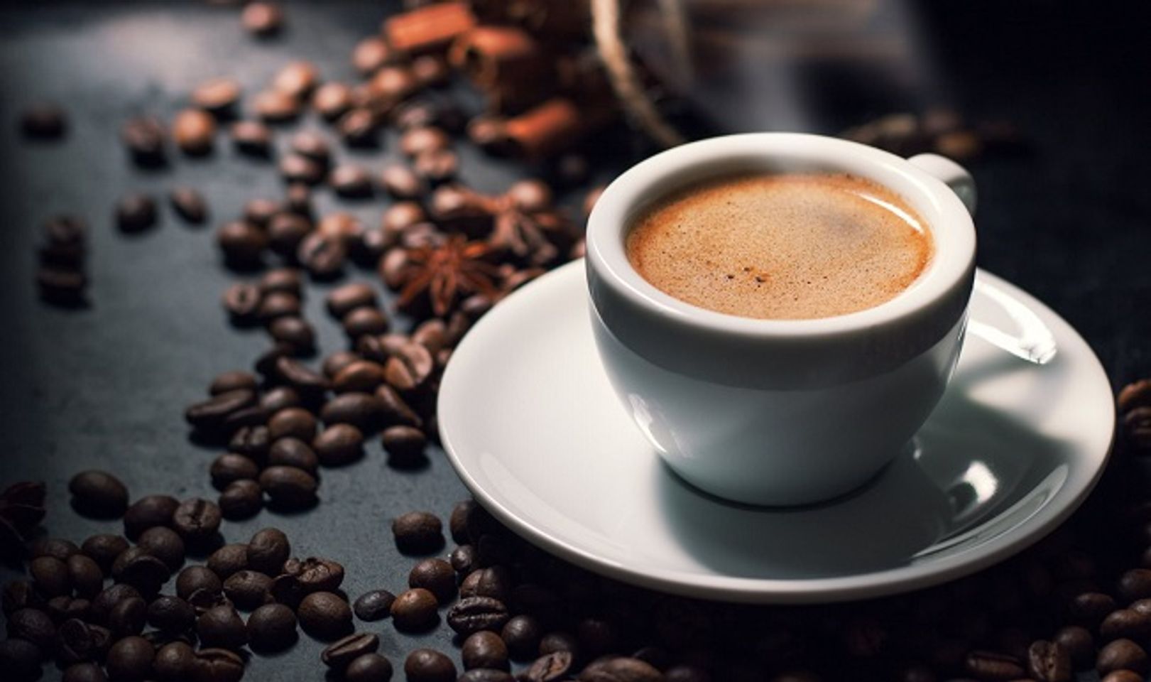 Uống c&agrave; ph&ecirc; gi&uacute;p giảm mỡ bụng
