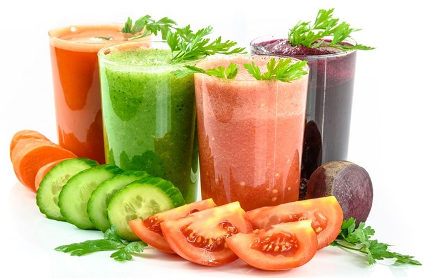 Uống nước &eacute;p rau củ gi&uacute;p giảm mỡ bụng