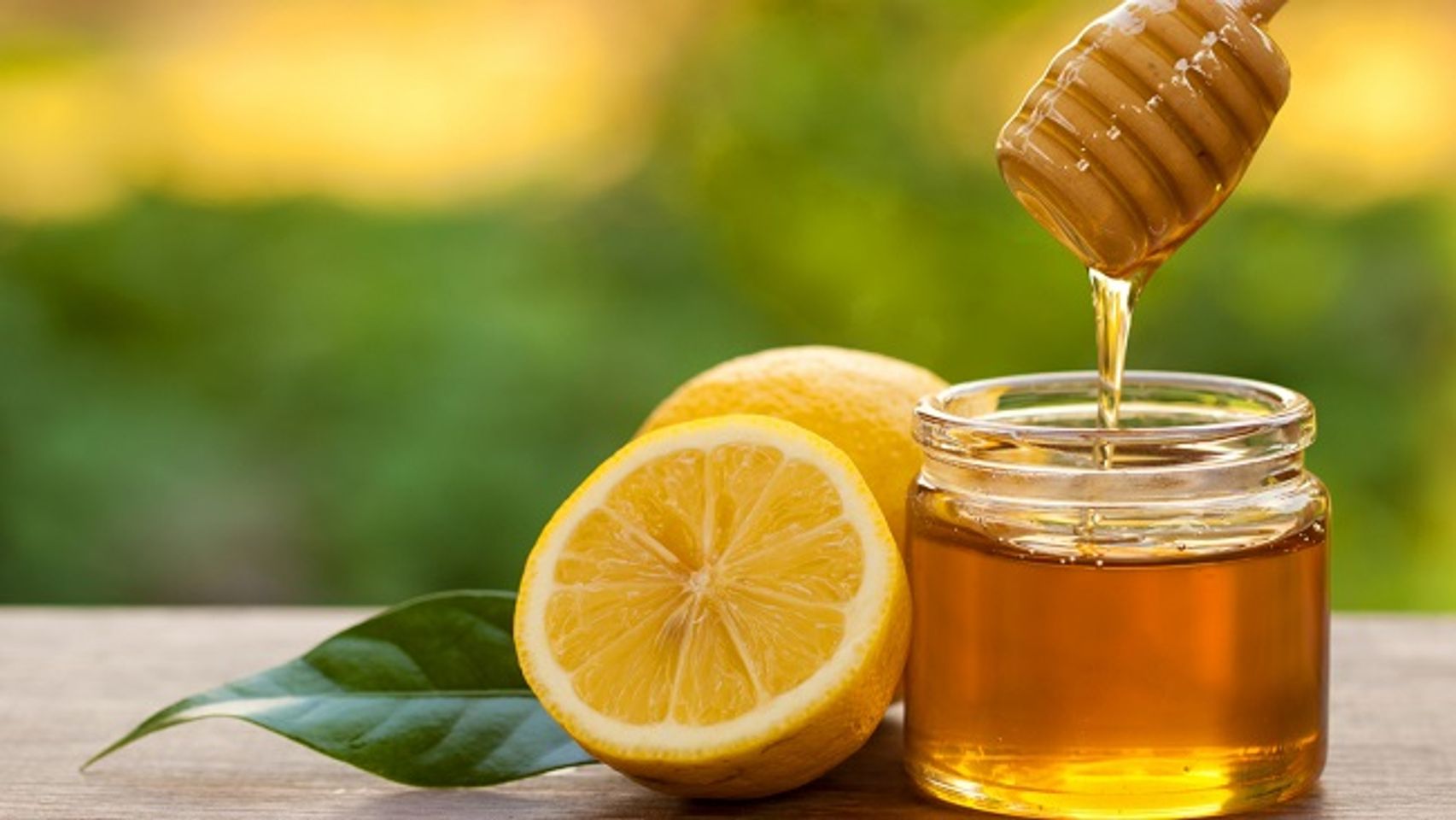 Uống nước mật ong gi&uacute;p giảm mỡ bụng