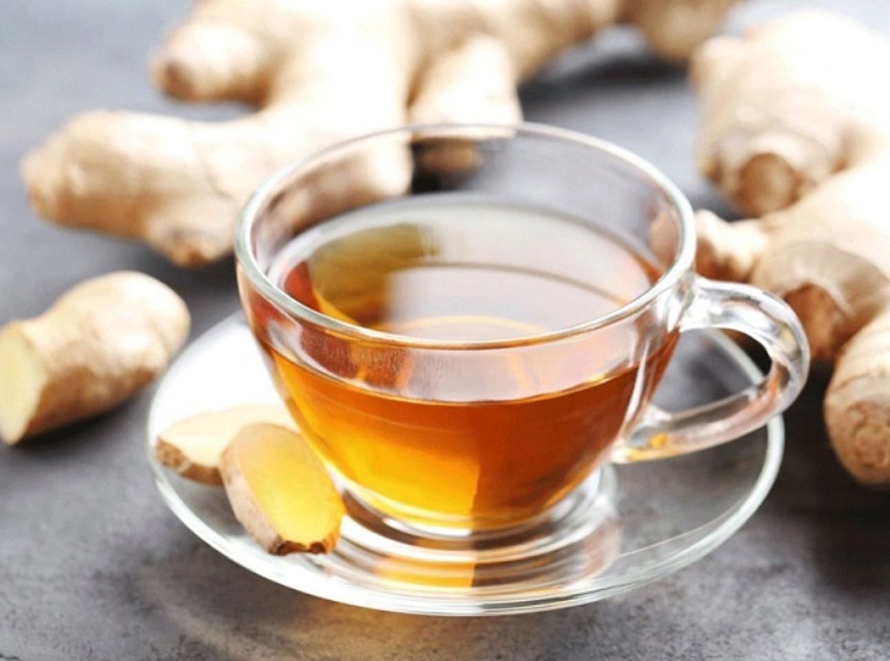 Uống tr&agrave; gừng gi&uacute;p giảm mỡ bụng