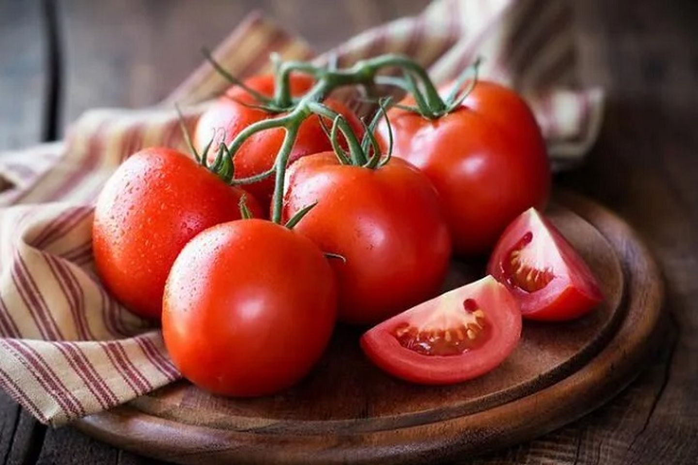 C&aacute;ch trị mụn từ thi&ecirc;n nhi&ecirc;n bằng c&agrave; chua