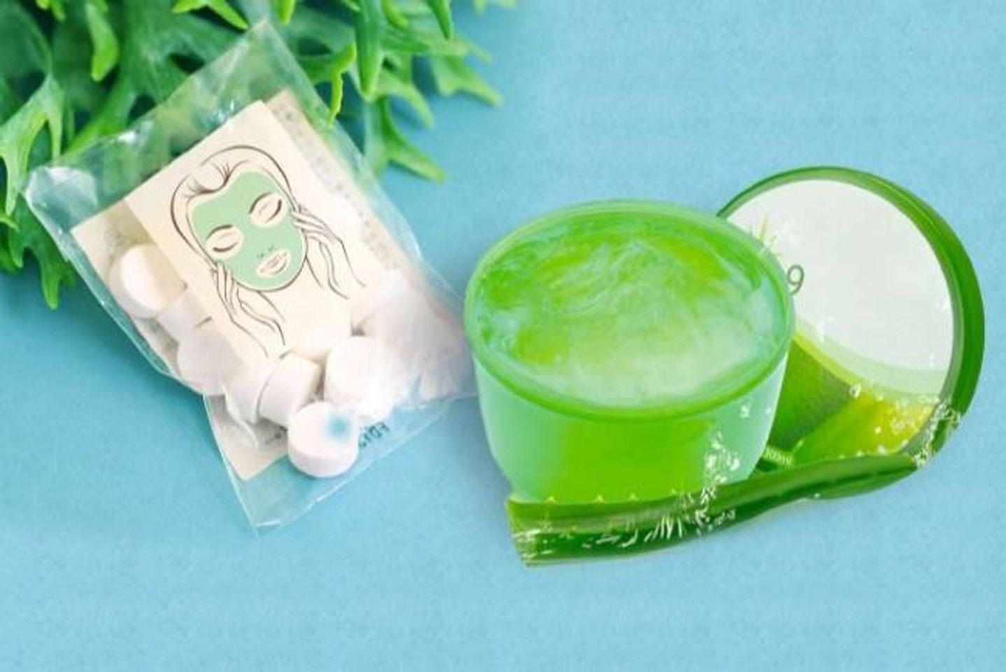 Kết hợp mặt nạ giấy kh&ocirc; với nha đam để l&agrave;m mask chống l&atilde;o h&oacute;a