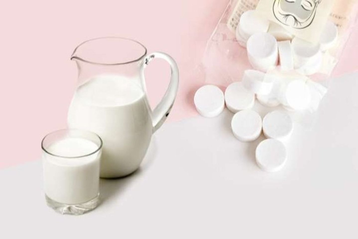 Kết hợp mask kh&ocirc; với sữa tươi để l&agrave;m th&agrave;nh mặt nạ cấp dưỡng v&agrave; tẩy tế b&agrave;o chết