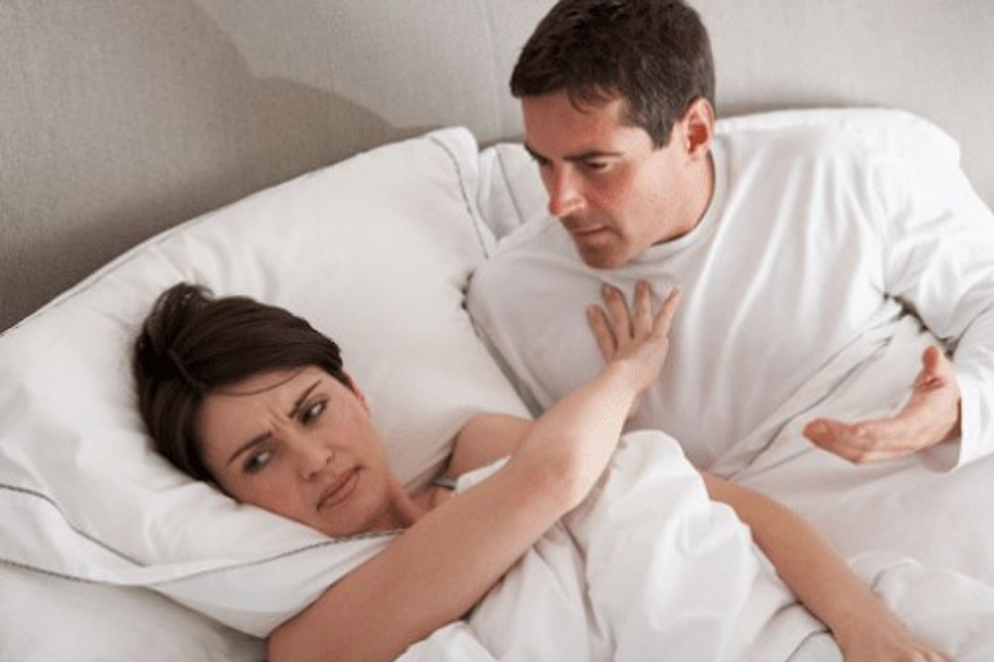 Tiền m&atilde;n kinh c&oacute; triệu chứng g&igrave;? Bạn c&oacute; thể thấy thường xuy&ecirc;n kh&oacute; chịu khi quan hệ