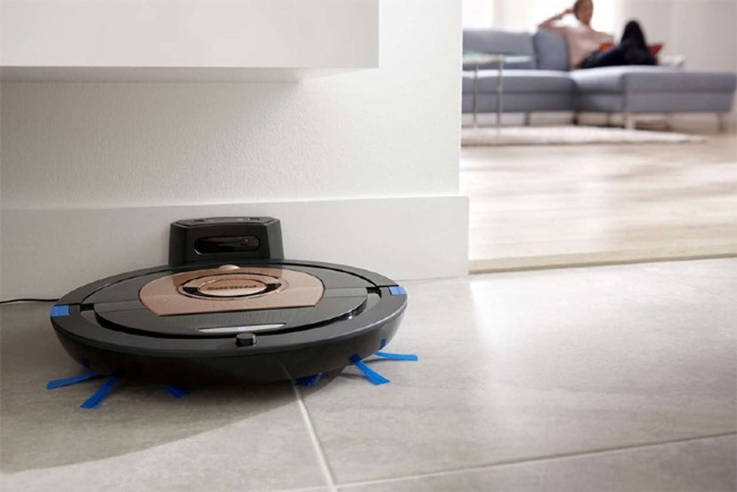 Robot h&uacute;t bụi kết hợp lau nh&agrave; Philips FC8776