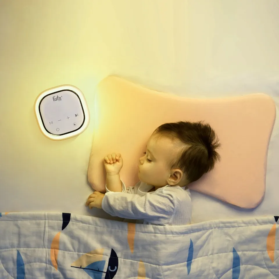  Fatzbaby Resonance 3 FB1160VN và FB1161VN thiết kế đèn Led giúp mẹ hút sữa buổi tối thuận tiện 
