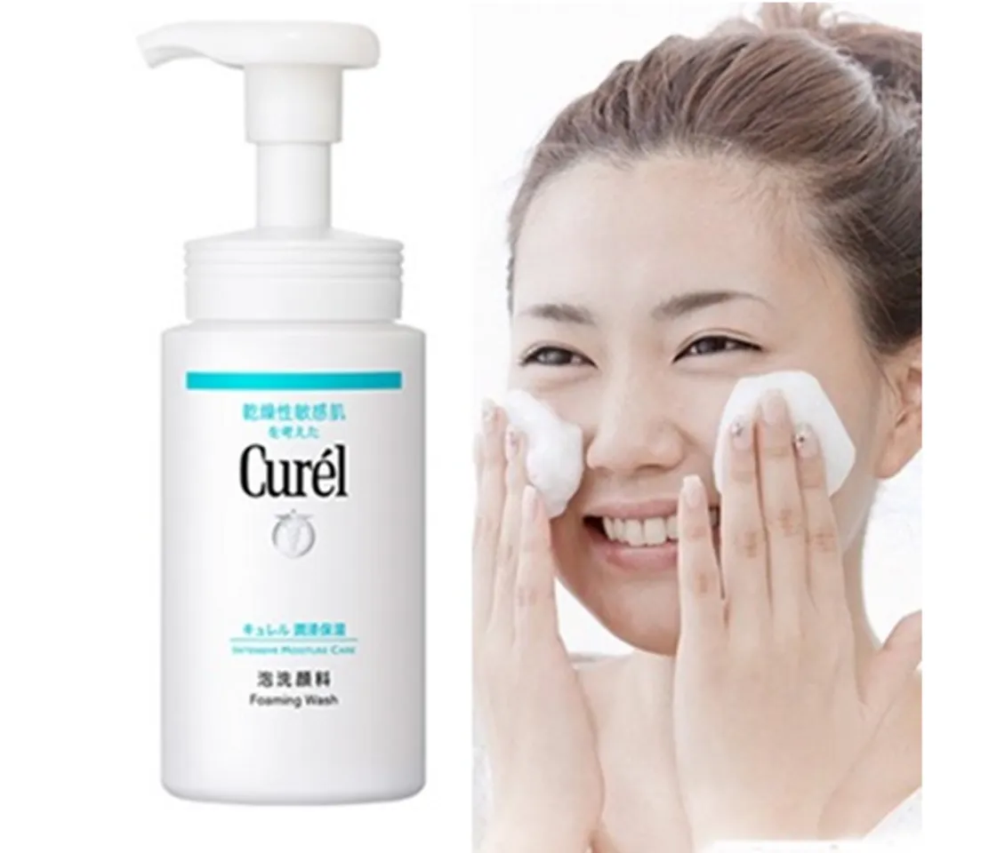 Sữa rửa mặt Curel Intensive Moisture Care dạng bọt tạo mịn rửa sạch nhẹ nhàng, cấp ẩm chuyên sâu cho da