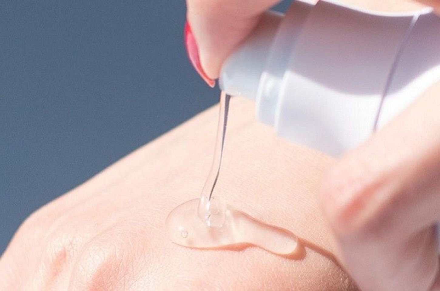 N&ecirc;n ưu ti&ecirc;n c&aacute;c d&ograve;ng sữa rửa mặt cho da hỗn hợp thi&ecirc;n kh&ocirc; dạng gel hoặc dạng kem
