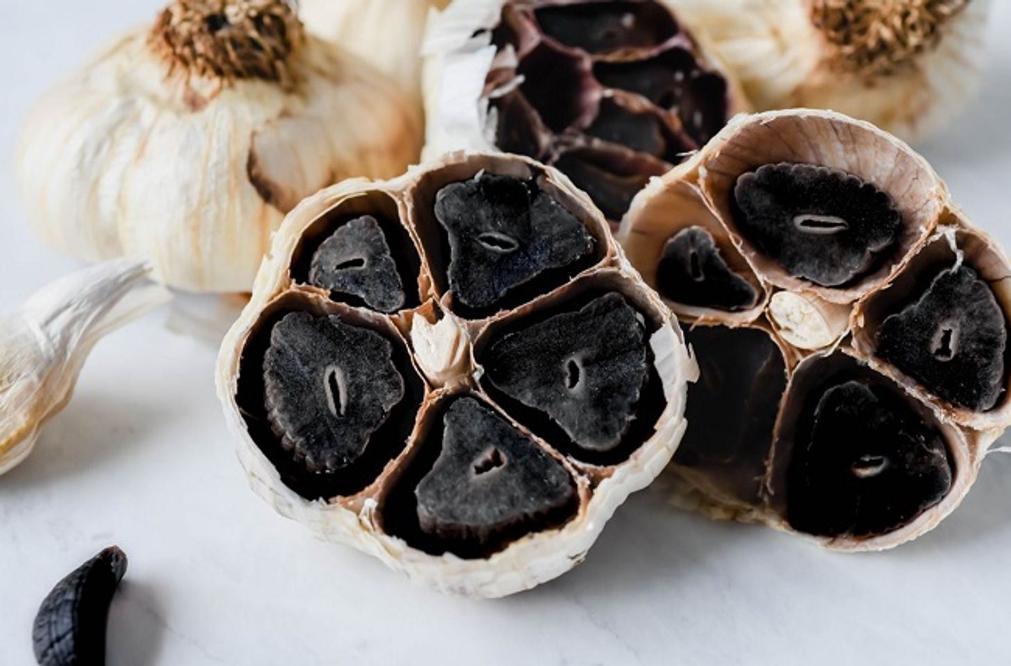 Ăn tỏi đen l&uacute;c đ&oacute;i để c&oacute; hiệu quả tốt