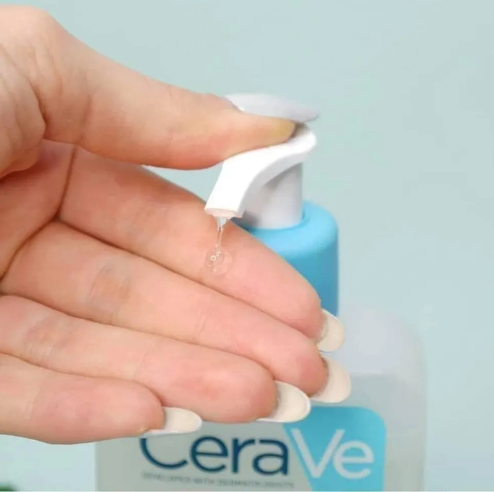 Sữa rửa mặt Cerave Renewing SA Cleanser kết cấu dạng gel