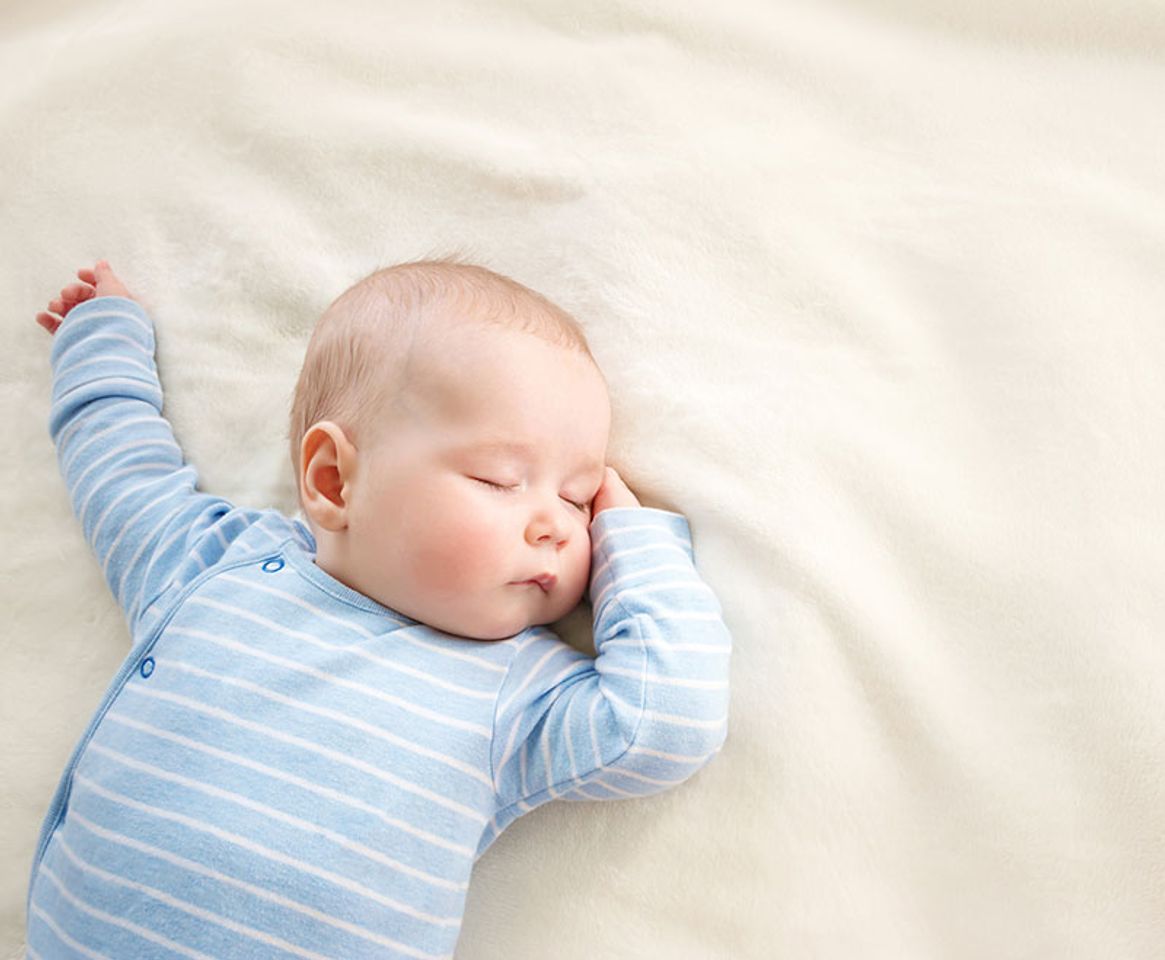 Gối cao su non gi&uacute;p b&eacute; say giấc, chống ngạt khi b&eacute; ngủ say