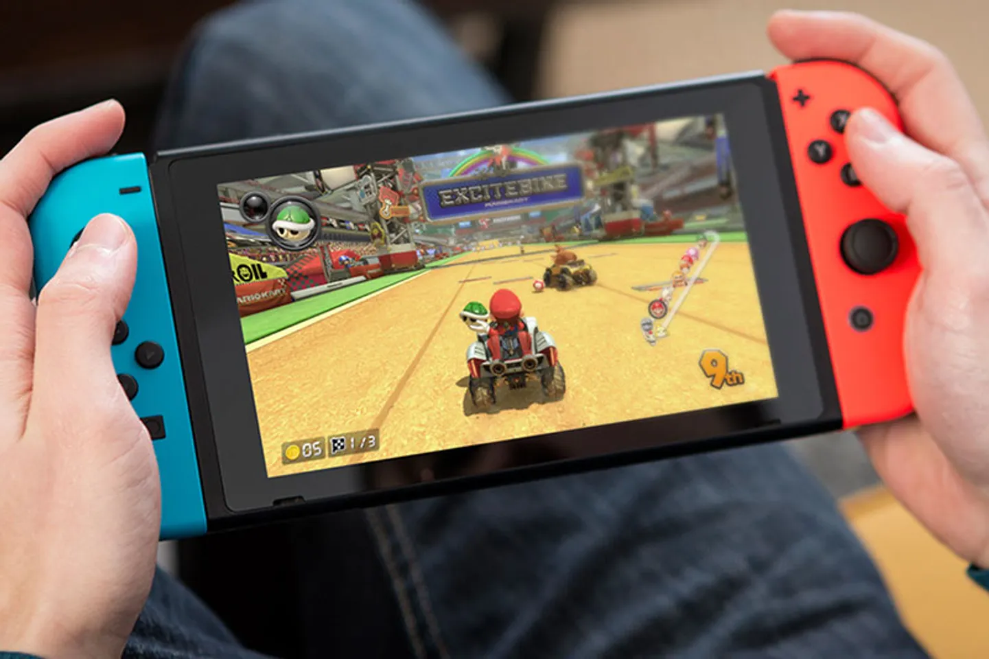 Máy chơi game Nintendo Switch V2 model 2019 màu Neon Blue & Red
